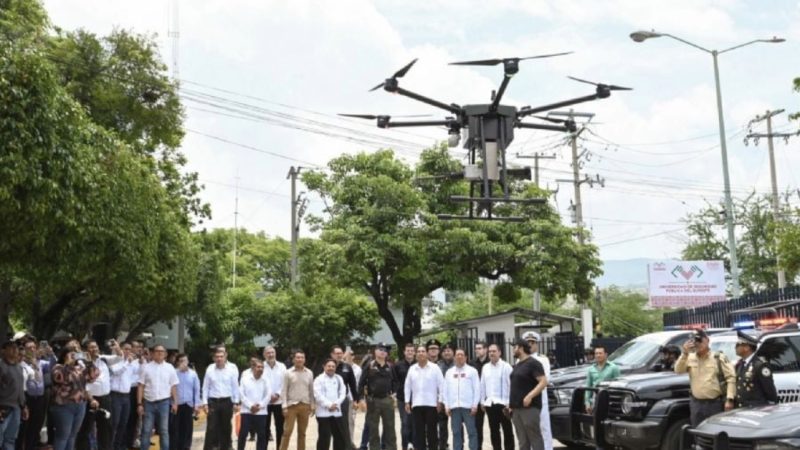 Chiapas renforce la sécurité des frontières avec des drones armés et un chien robotique
