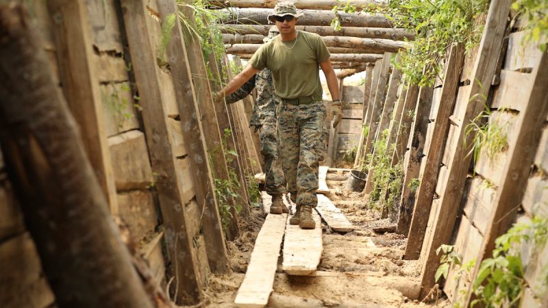 Comment Les Marines et les Marins Américains Luttent contre les Menaces de Drones