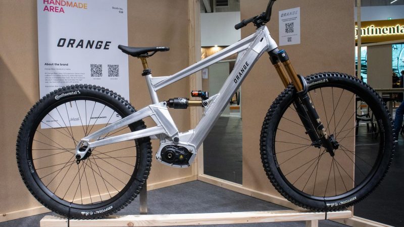 DJI et Orange s&rsquo;associent pour lancer un e-MTB révolutionnaire doté de fonctionnalités de drone