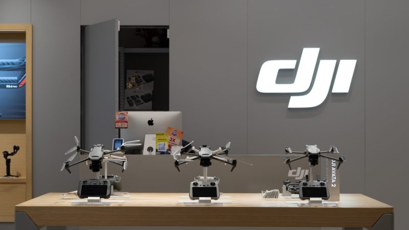DJI, le géant du drone, se lance dans les aspirateurs intelligents haut de gamme