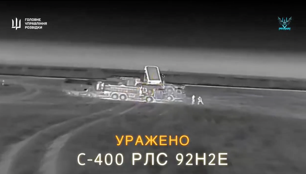 Des drones ukrainiens ciblent un système de défense aérienne S-400 en Crimée occupée