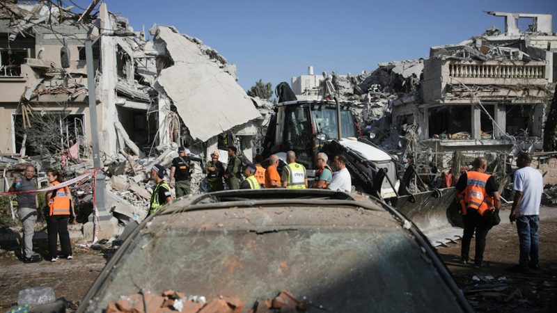 Escalade des tensions : l&rsquo;Iran riposte suite aux frappes israéliennes sur son programme nucléaire