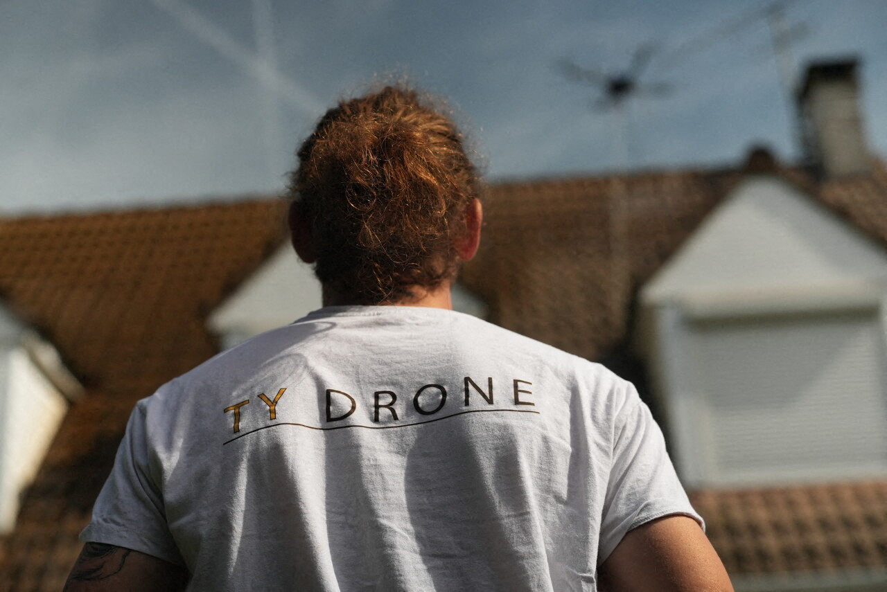 Innovation en France : Un drone pour le nettoyage de toitures dans le Loiret