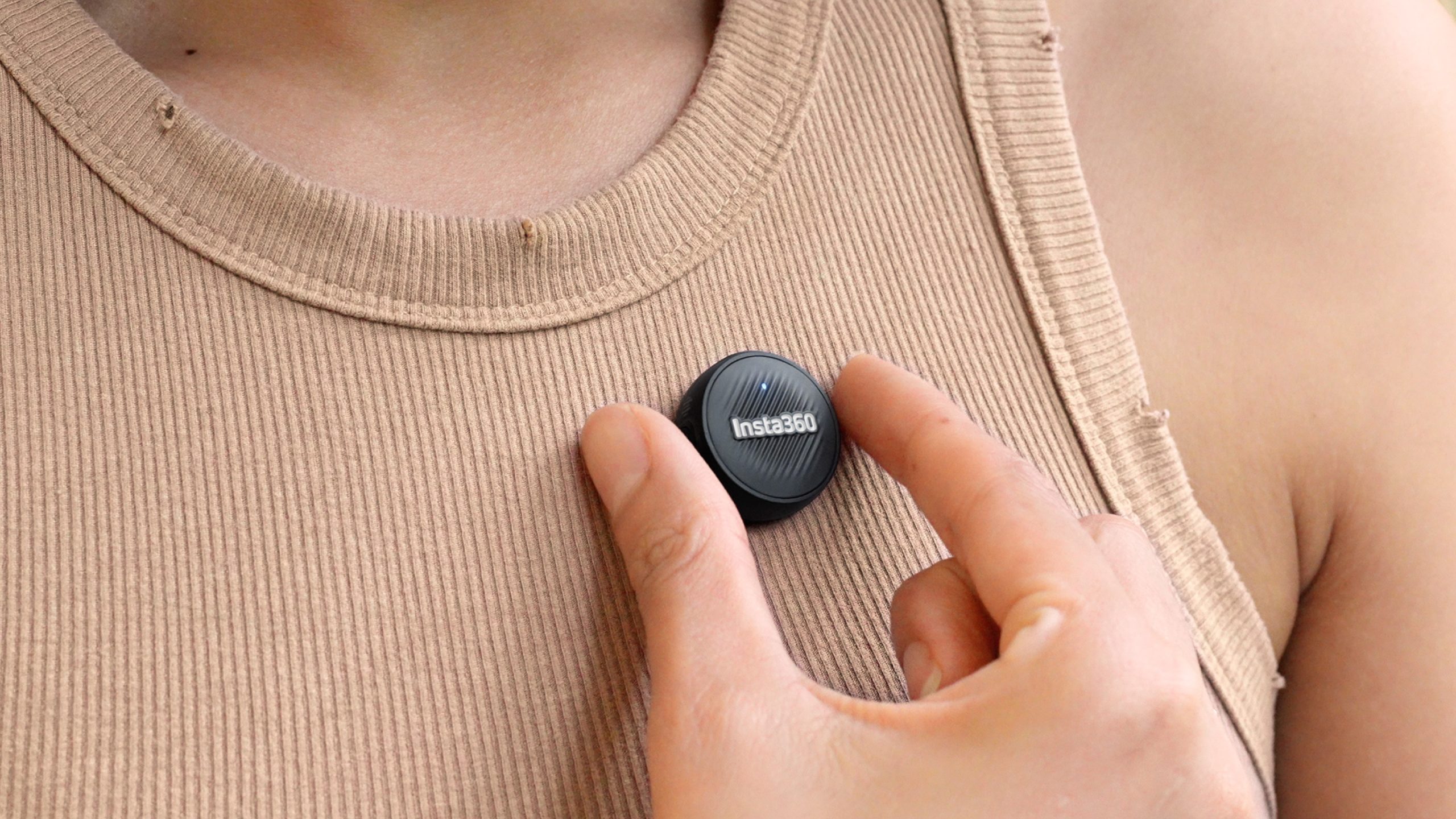 Insta360 présente un micro sans fil de la taille d&rsquo;une pièce, un concurrent sérieux pour le DJI Mic Mini