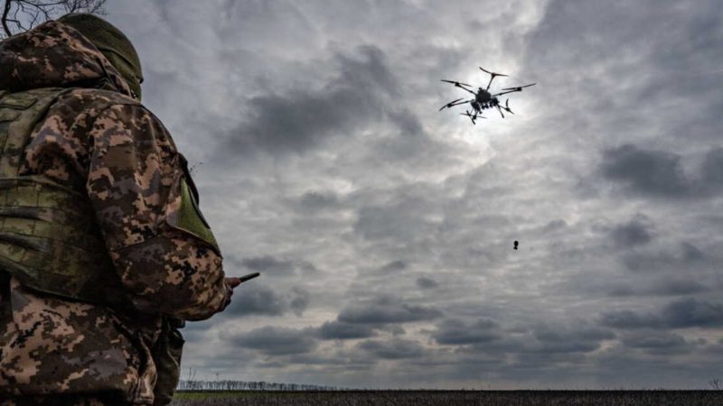 L&rsquo;Ukraine présente un innovant porte-drones pour des frappes à longue distance