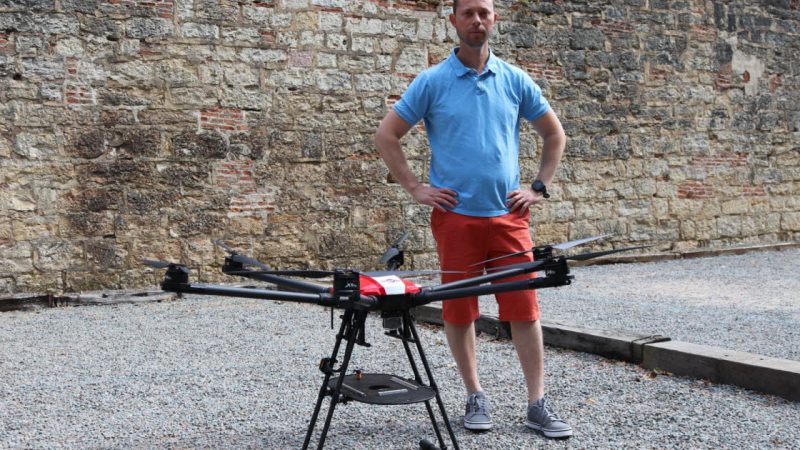 Révolution dans le nettoyage : Il lance sa société de nettoyage par drones