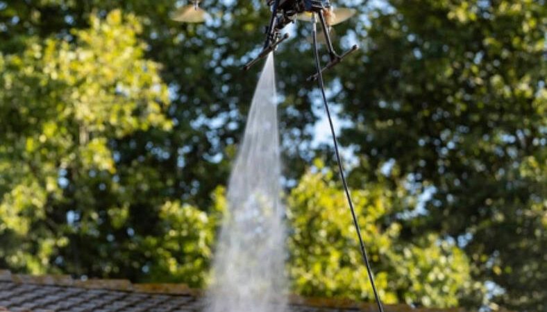 Révolution dans le nettoyage urbain : les drones à la conquête des façades à Cannes