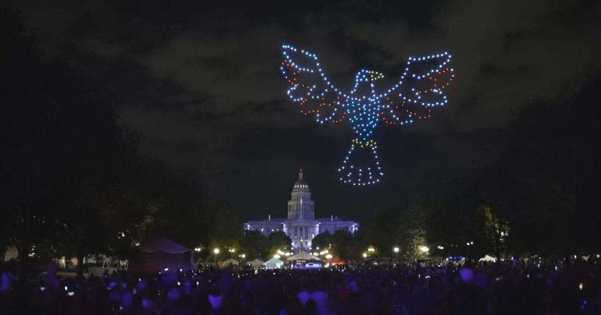 Spectacle aérien à Denver : 300 drones illuminent le ciel pour l&rsquo;Indy Eve