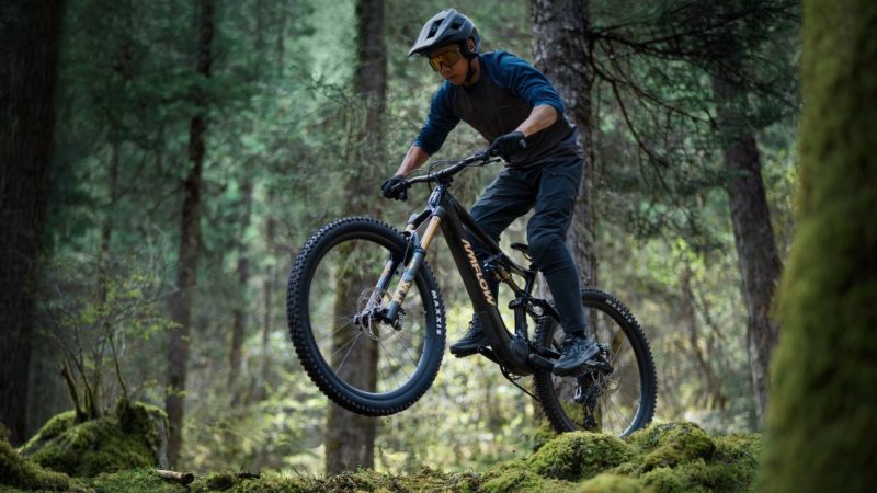 DJI Dévoile l&rsquo;AMFlow : Une Révolution pour les Drones de Suivi en Montagne