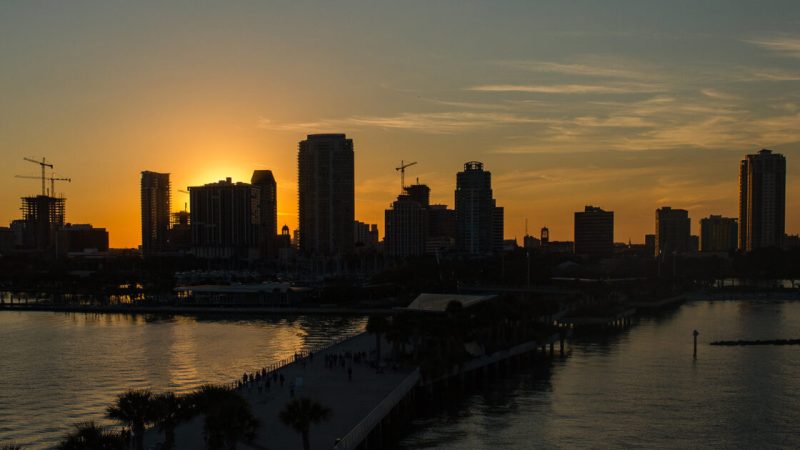 Échec du spectacle de drones au Pier de Saint-Pétersbourg