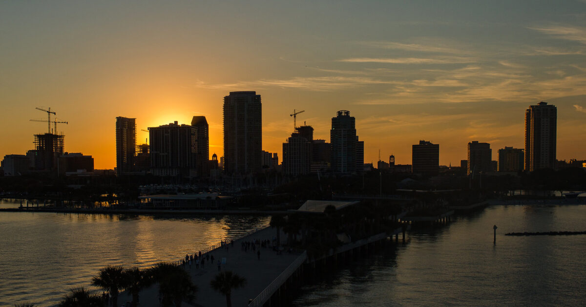 Échec du spectacle de drones au Pier de Saint-Pétersbourg