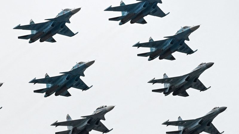 La rencontre entre un avion de chasse russe et un drone non identifié