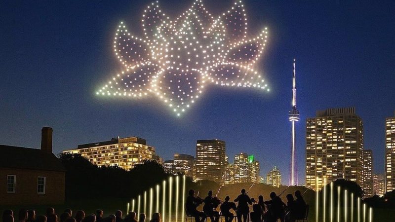 Le Canada s&rsquo;illumine : Premier spectacle de drones au cœur de Toronto