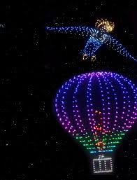 Le Spectacle de Drones Illumine le Ciel lors du National Balloon Classic
