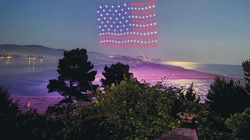 Le ballet aérien des drones illumine le ciel de Lincoln City