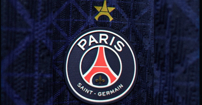 Le logo du PSG illuminé par un spectacle de drones à Paris