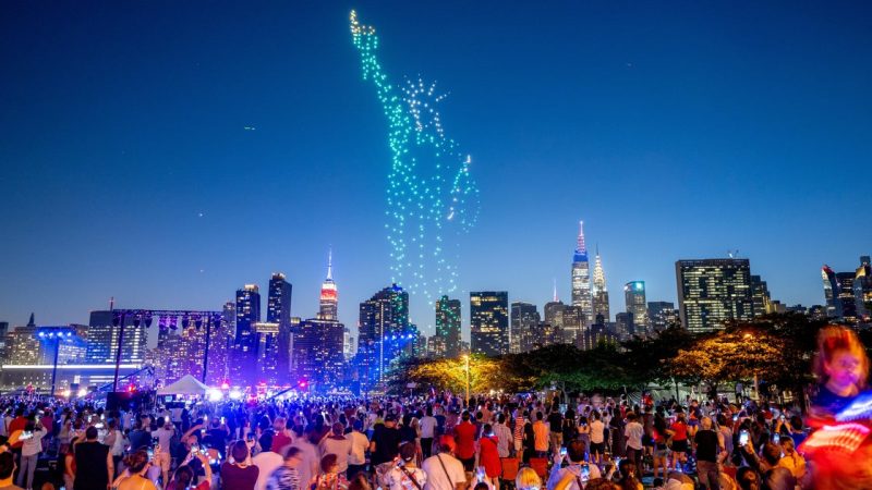 Les drones illuminent le ciel du 4 juillet : une alternative écologique aux feux d&rsquo;artifice