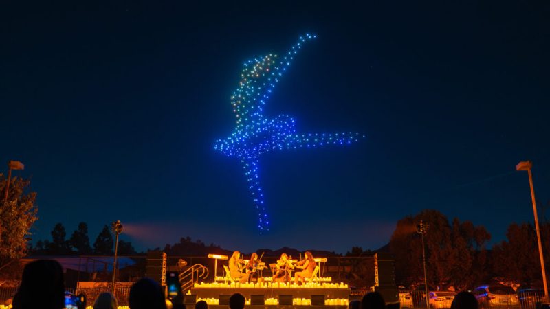 Les drones lumineux illuminent l&rsquo;été 2025 en France et au Québec