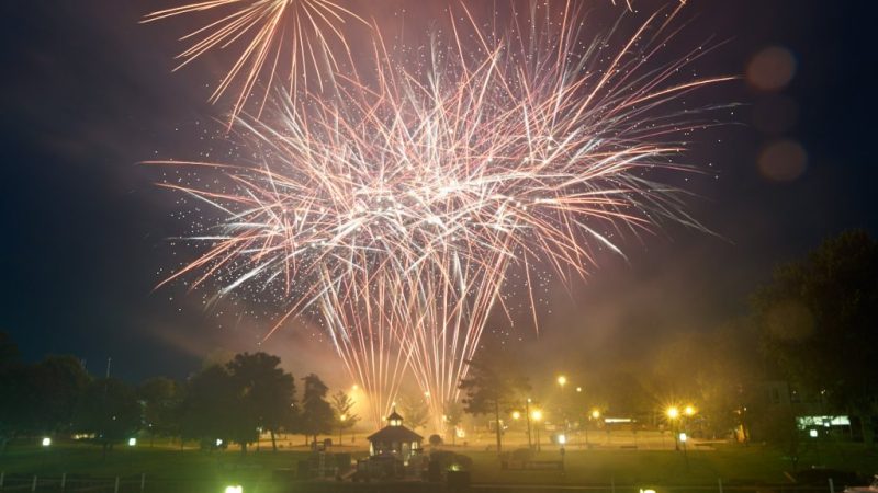 Les spectacles de drones se multiplient pour illuminer le ciel lors des festivités