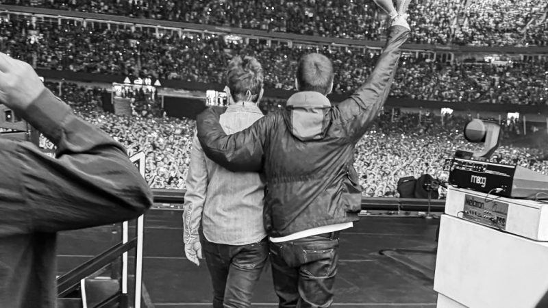 Oasis et les Drones : Un Concert Sous Surveillance à Manchester