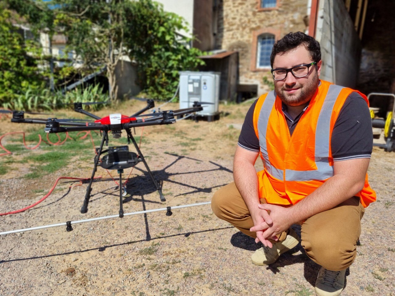 Révolution dans le nettoyage des toitures en Vendée grâce à un drone