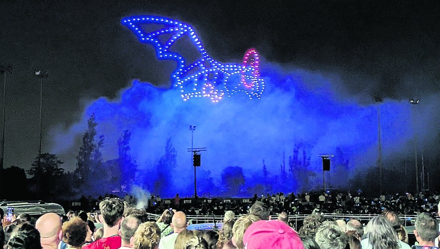 Spectacle du 14 Juillet : les drones illuminent le ciel de Bordeaux