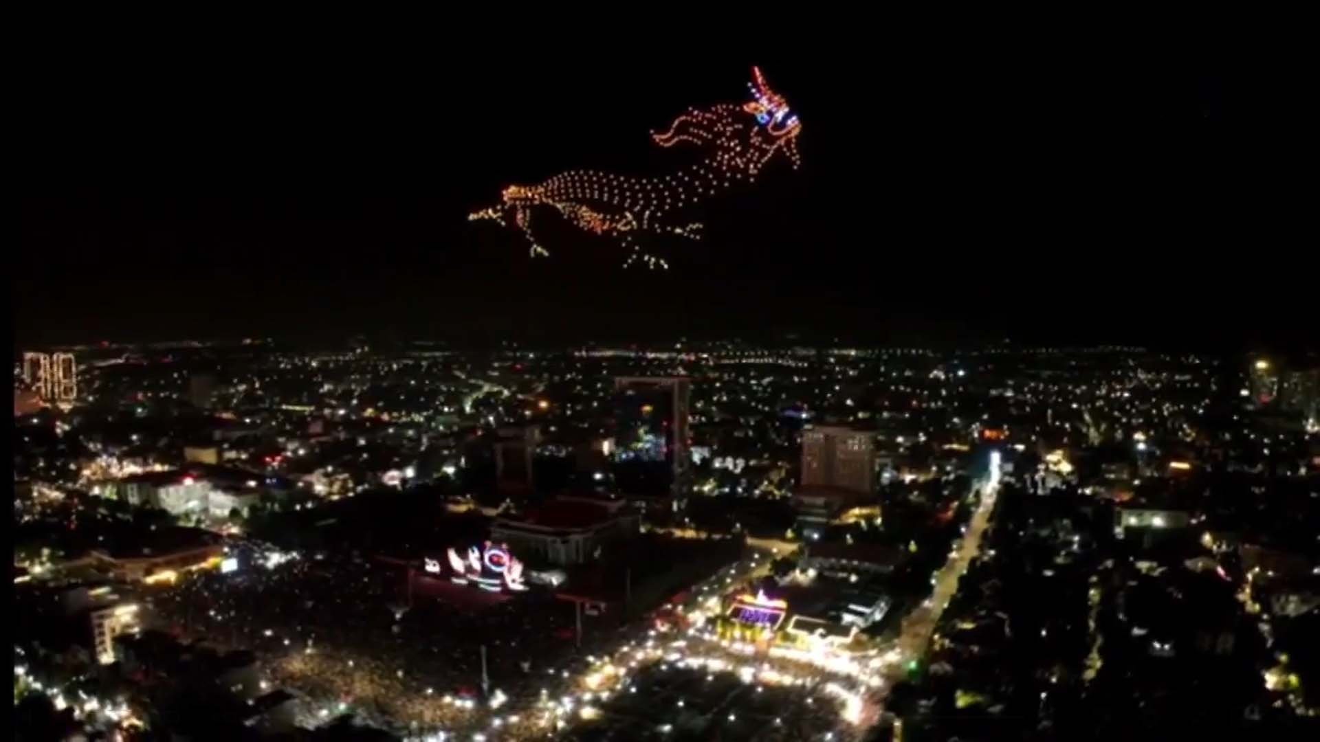 Spectacle époustouflant de drones lumineux à Bac Ninh, Vietnam