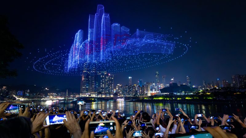 Spectacle lumineux en Chine : un nouveau record mondial avec 3 281 drones
