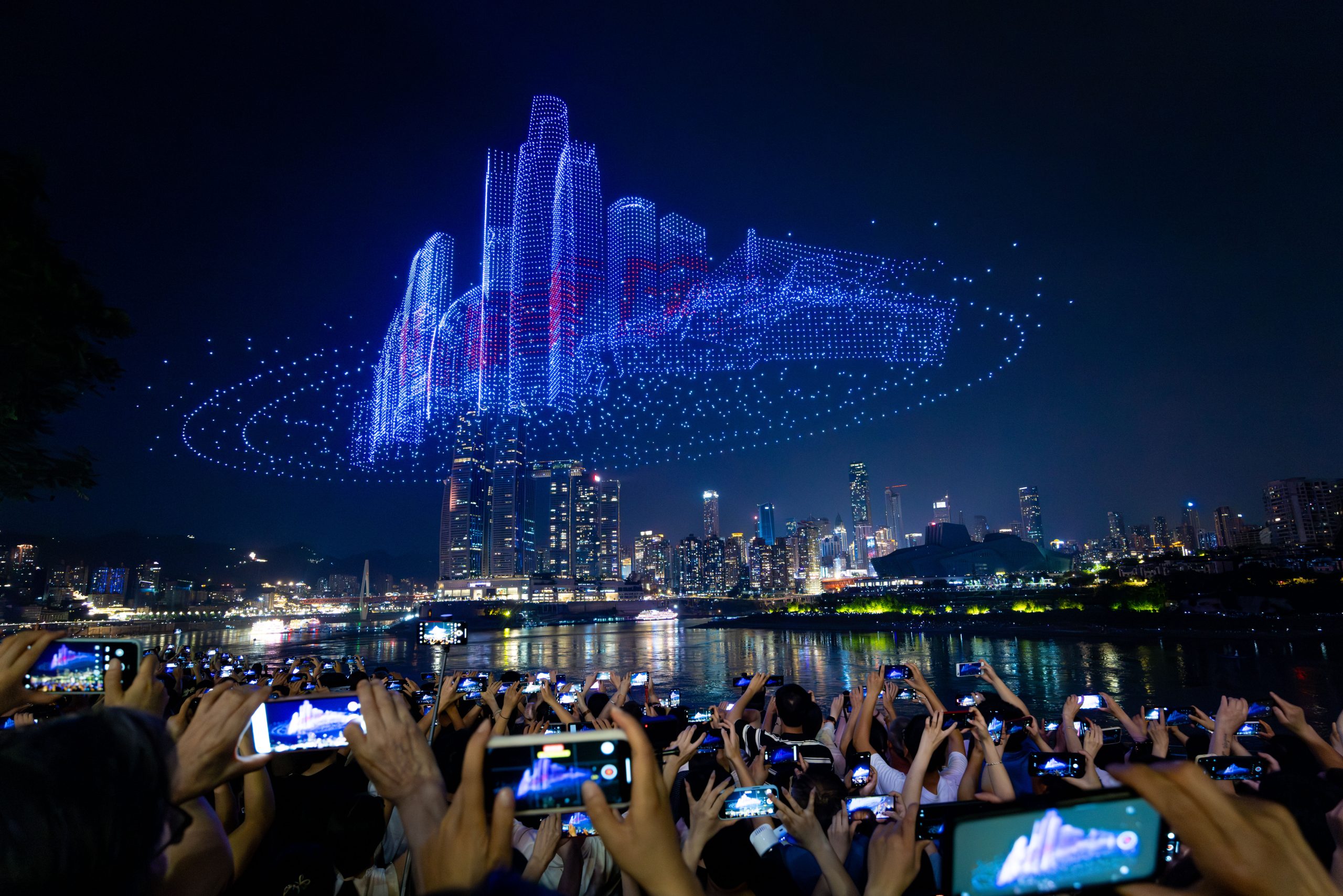 Spectacle lumineux en Chine : un nouveau record mondial avec 3 281 drones