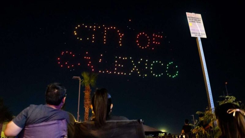 Spectacle lumineux inédit : Le ciel de Calexico illuminé par un show de drones