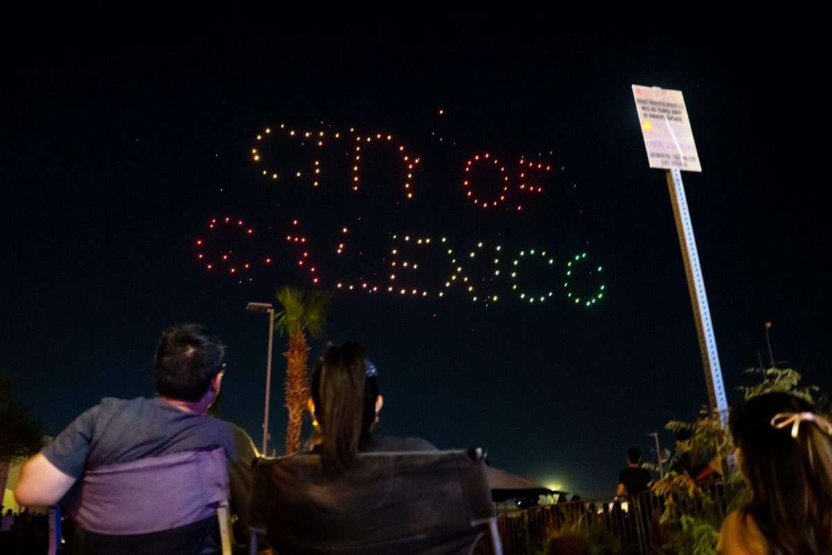 Spectacle lumineux inédit : Le ciel de Calexico illuminé par un show de drones