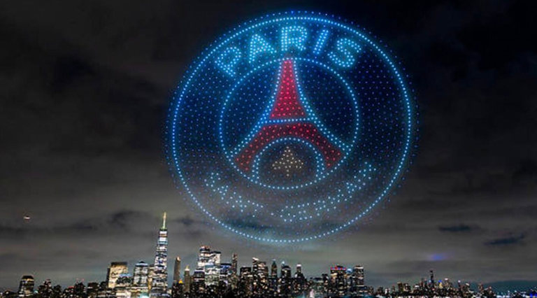 Un Spectacle Lumineux à New York : Le Logo du PSG Célèbre en Grand avec un Show de Drones