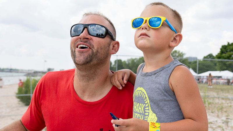 Un Spectacle Lumineux au-dessus de Milwaukee : La Magie des Drones pour le 3 Juillet