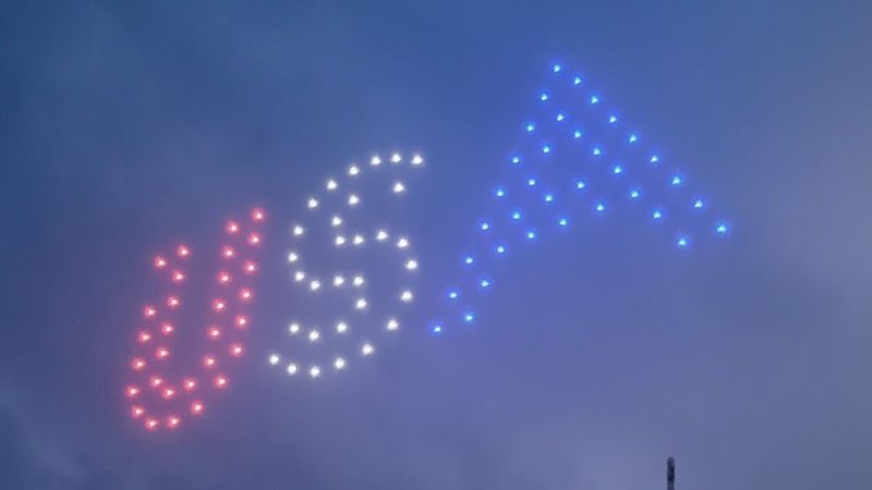 Un spectacle de drones illumine le festival de la liberté à Cadillac