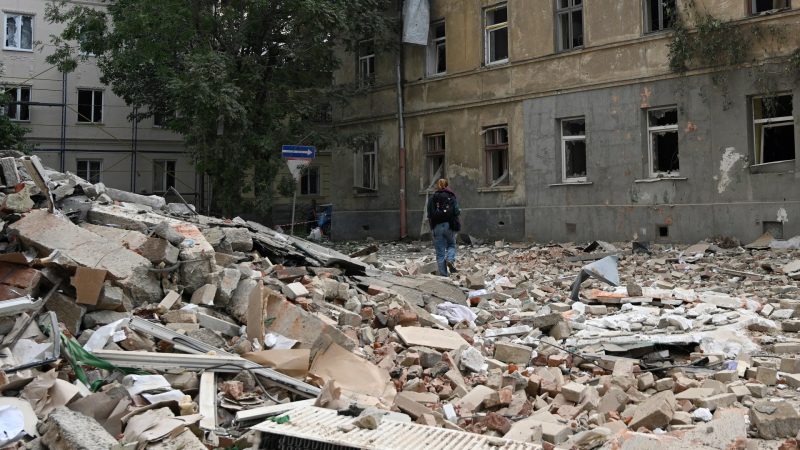 Attaque de Drones et Missiles Russes en Ukraine : Un Mort et Quinze Blessés