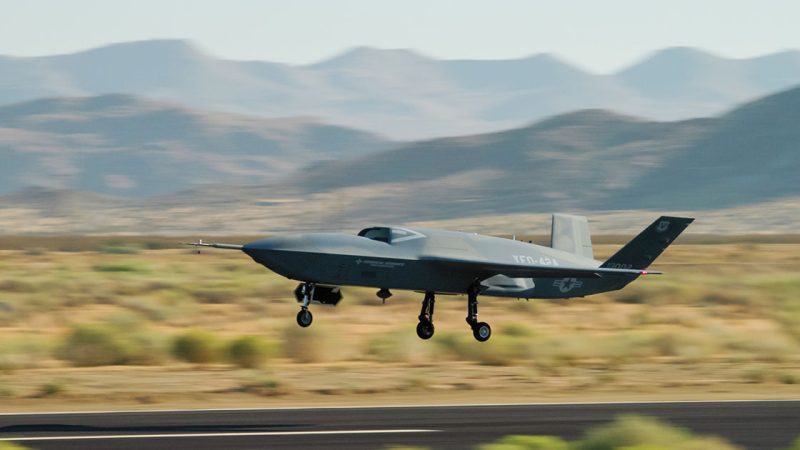 Début des tests de vol du drone de combat YFQ-42A aux États-Unis