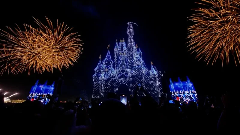 Éblouissement nocturne : Le nouveau spectacle de drones à Disneyland Abu Dhabi