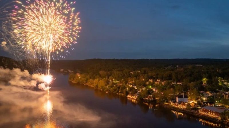 #États-Unis Nouveau Spectacle de Feux d&rsquo;Artifice et de Drones à New Hope-Lambertville