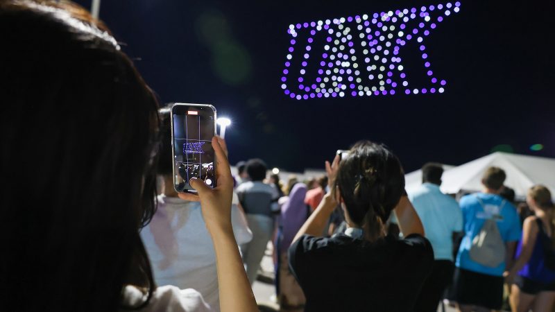 États-Unis: Un spectacle de rentrée scolaire illuminé par un impressionnant ballet de drones