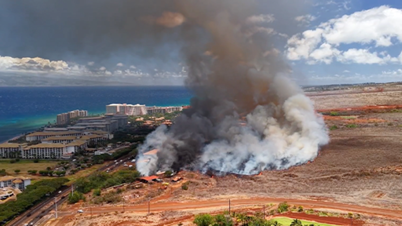 Impressionnantes images capturées par drone des incendies à Hawaï