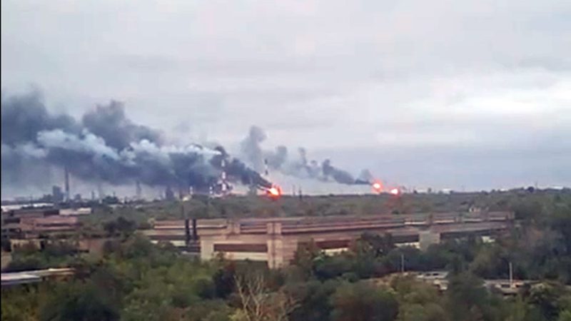 Incident majeur en Russie : 13 drones détruits mais une raffinerie en feu