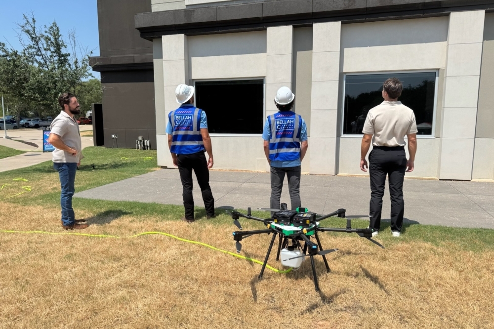 Innovation dans le nettoyage de vitres : Bellah Cleaning Company intègre les drones à ses services
