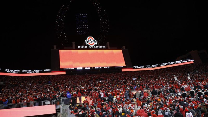 Les performances incroyables du Cirque du Soleil amplifiées par des drones lumineux