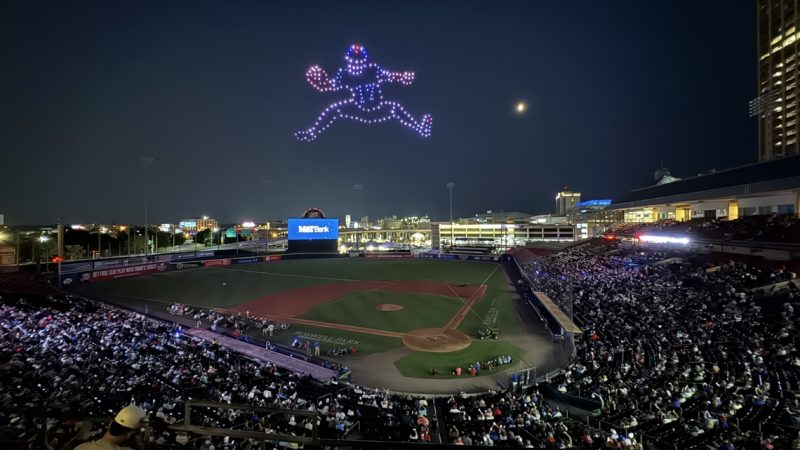 Les prouesses technologiques des drones illuminent le ciel de Buffalo