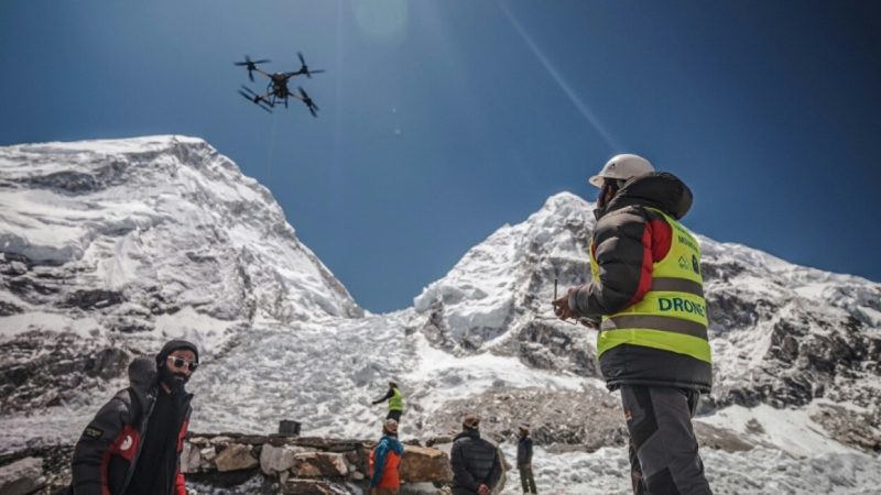 #Népal Des drones pour nettoyer le toit du monde