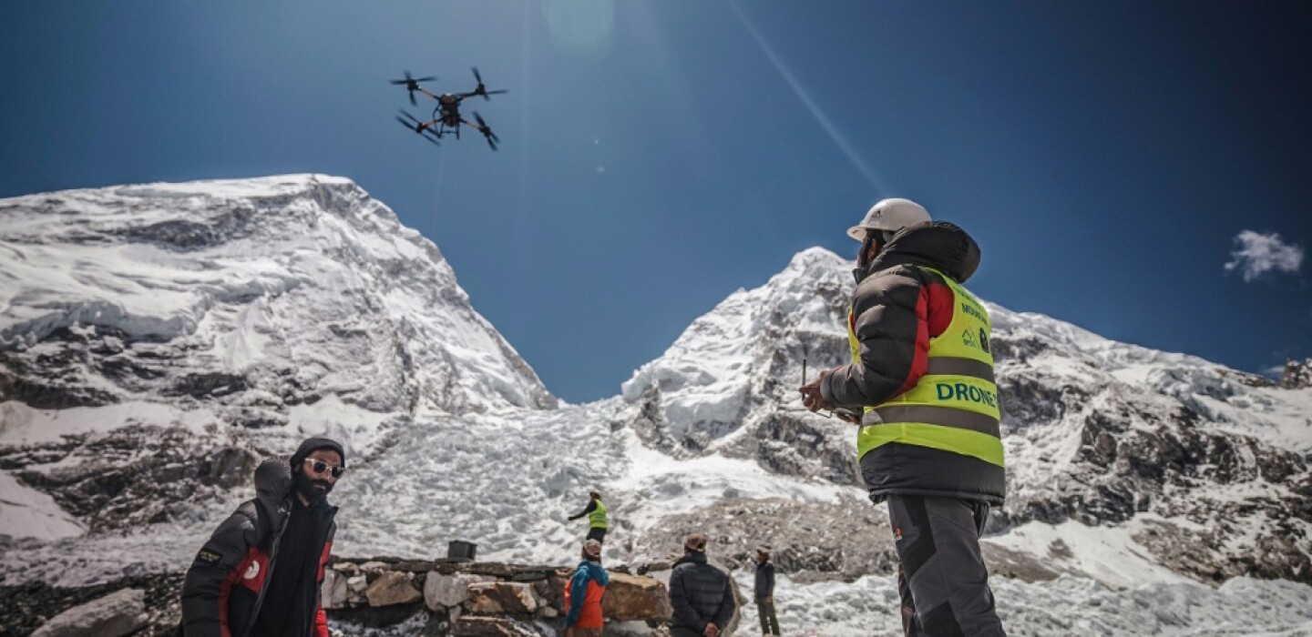 #Népal Des drones pour nettoyer le toit du monde