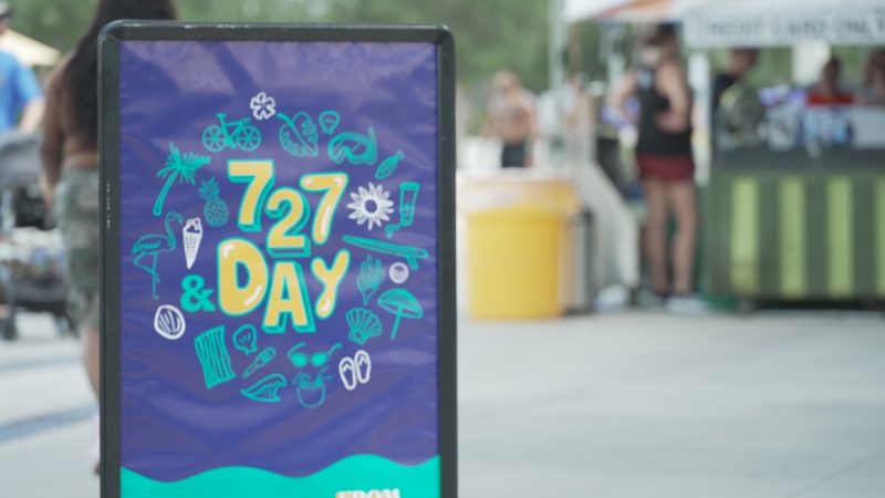 Report du spectacle de drones au St. Pete Pier pour célébrer la journée 727