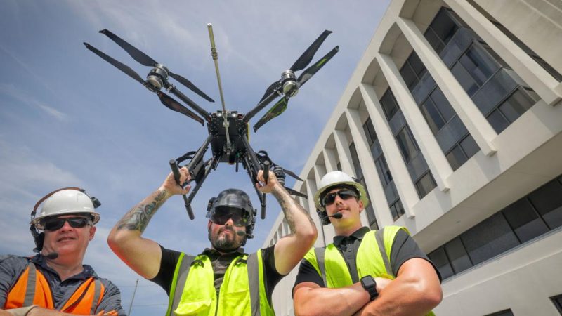 Révolution dans le nettoyage : des drones pour laver les bâtiments à haute pression