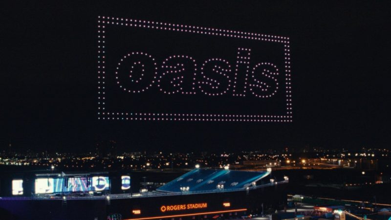 Spectacle de Lumière à Toronto : Quand les Drones Captivent le Ciel