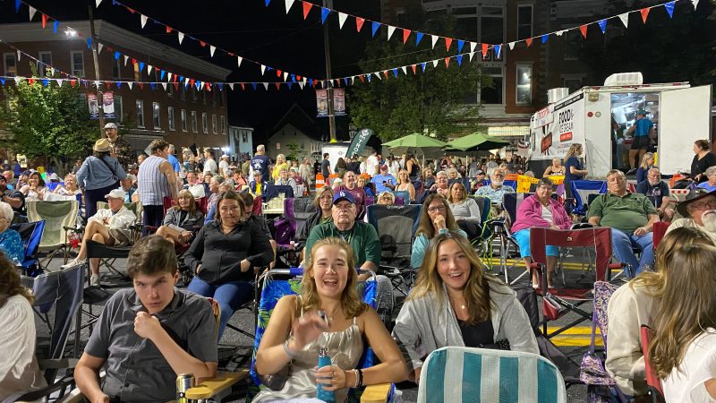 Spectacle de drones illumine la semaine de Greencastle et Antrim